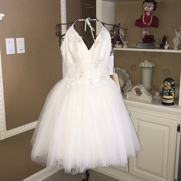 Beautiful halter dress - Picture 1 of 5